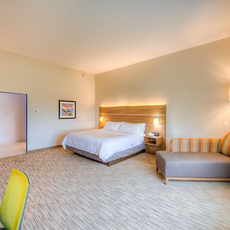 Holiday Inn Express & Suites - Remington By Ihg Exteriör bild