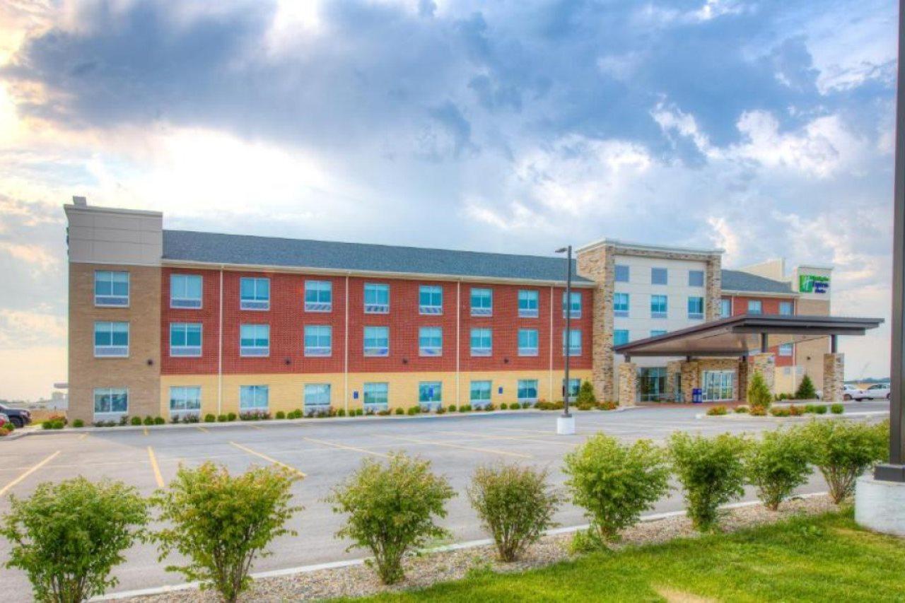 Holiday Inn Express & Suites - Remington By Ihg Exteriör bild