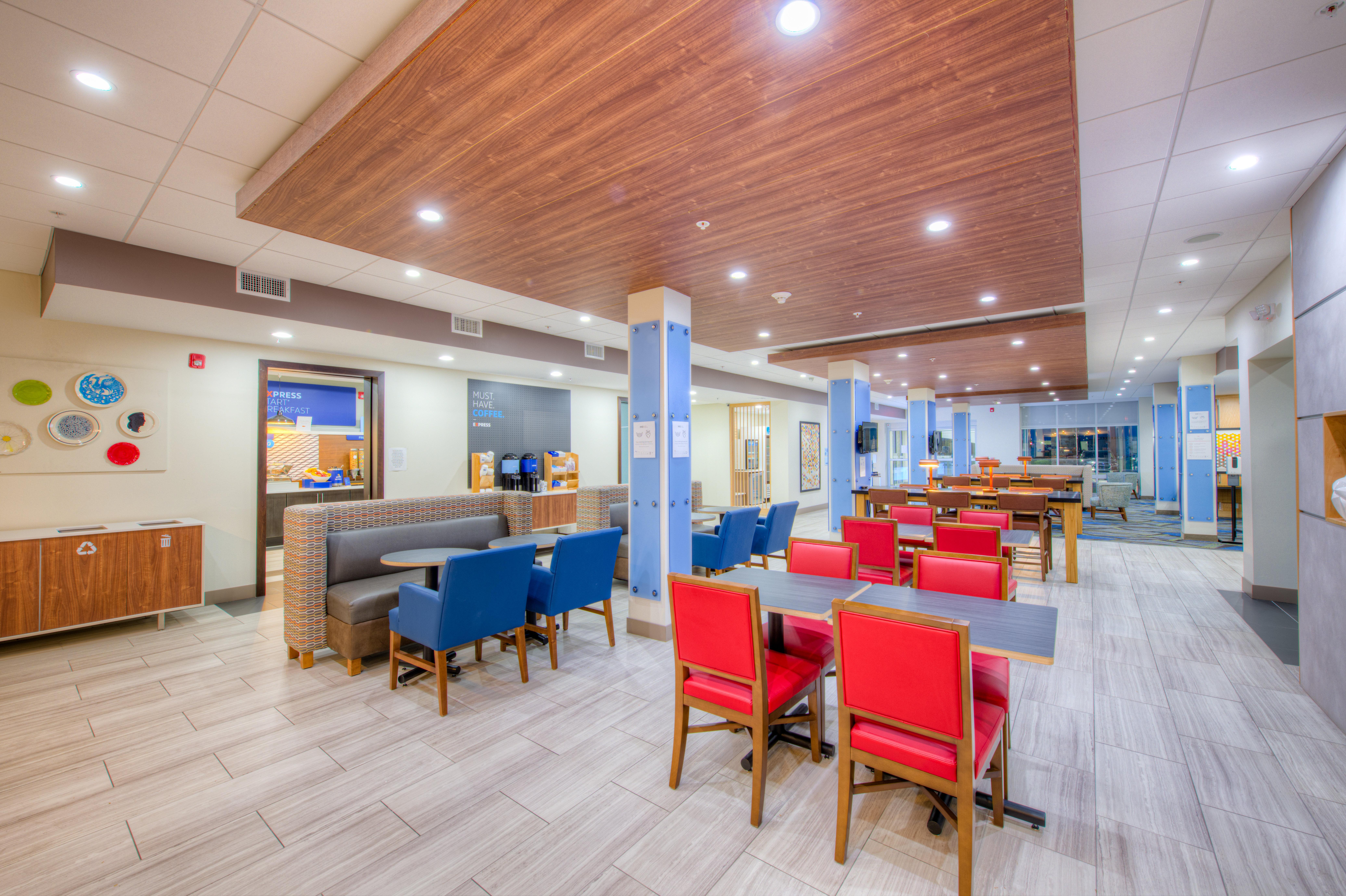 Holiday Inn Express & Suites - Remington By Ihg Exteriör bild