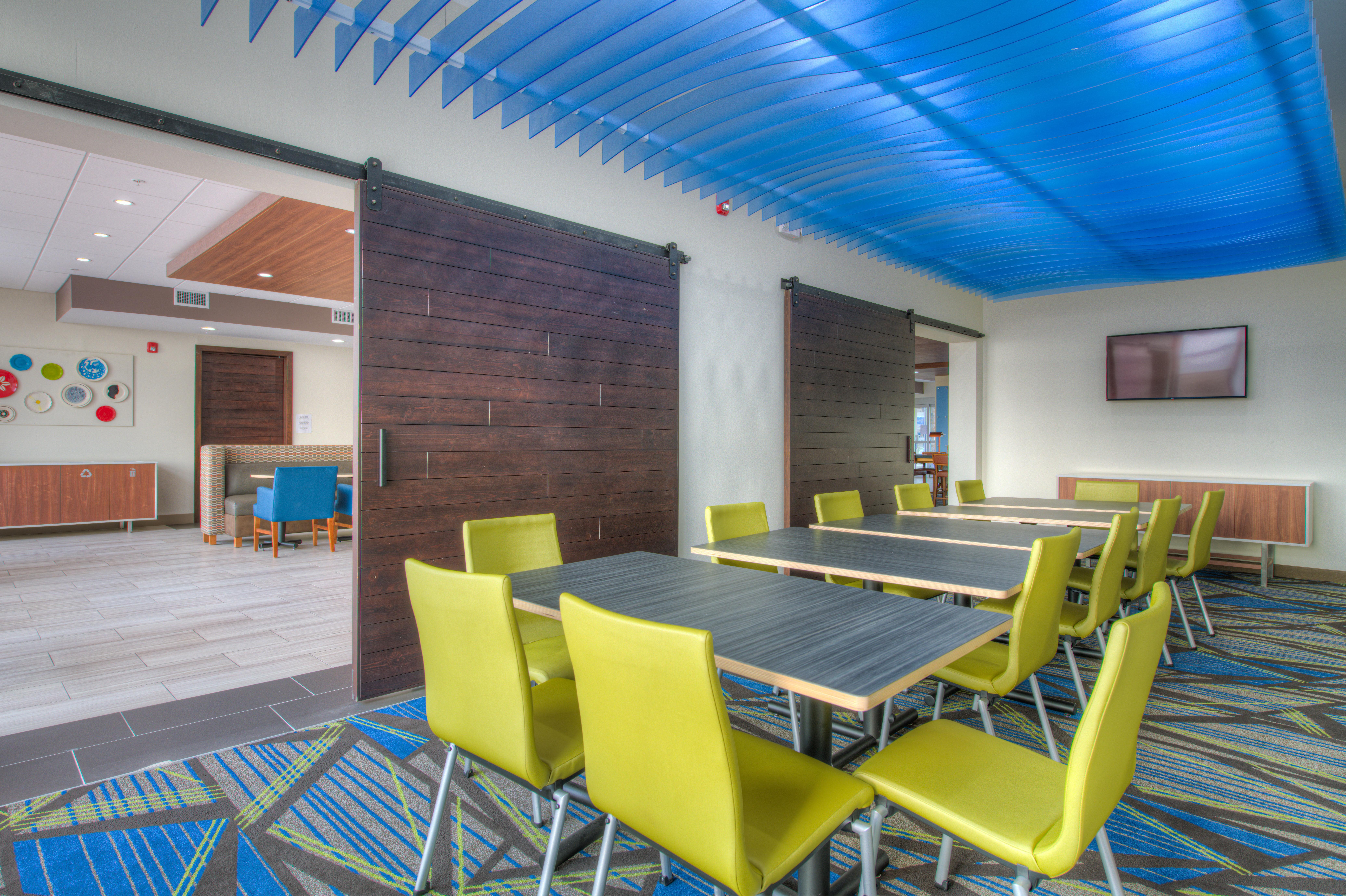 Holiday Inn Express & Suites - Remington By Ihg Exteriör bild