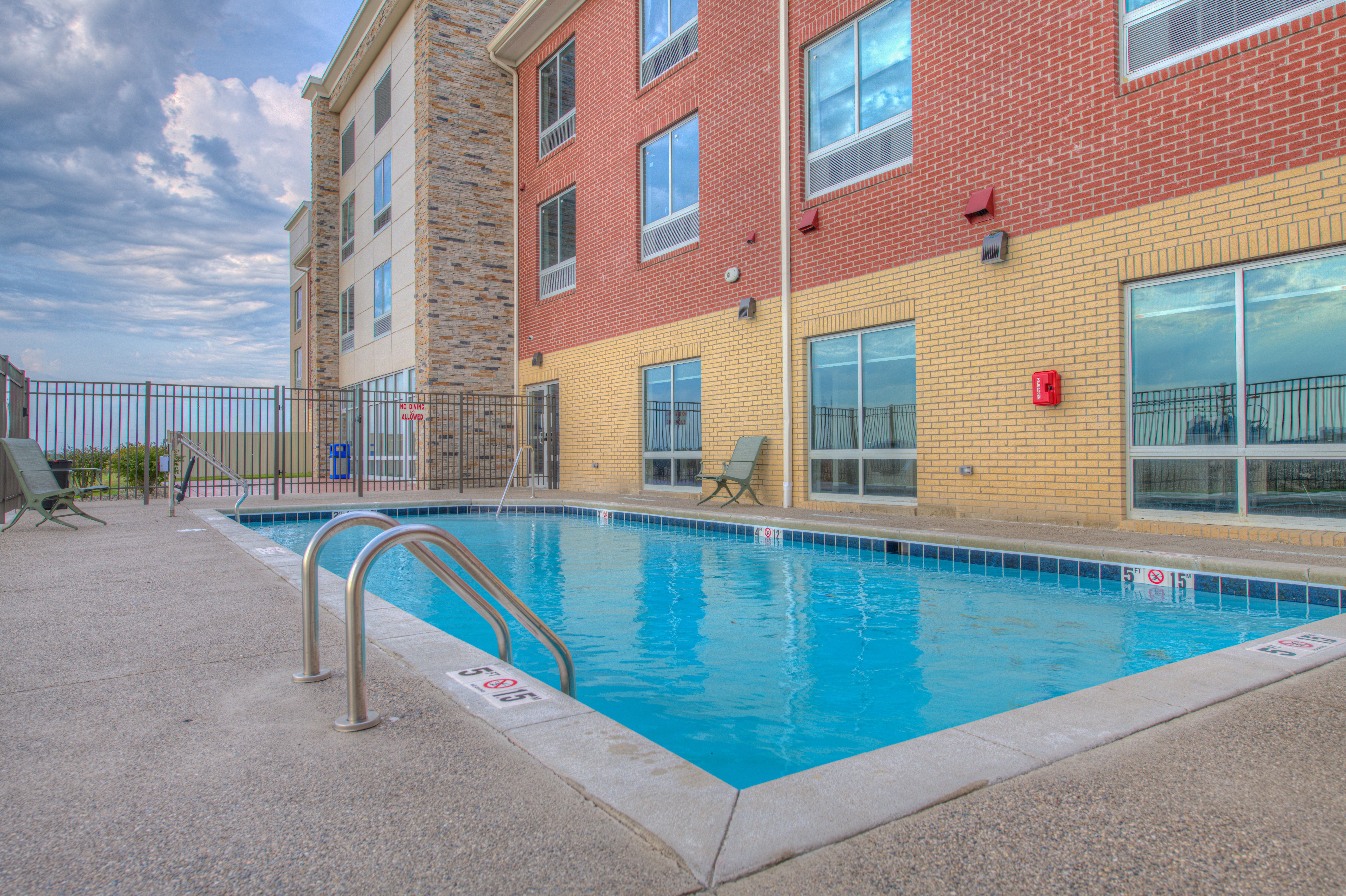 Holiday Inn Express & Suites - Remington By Ihg Exteriör bild