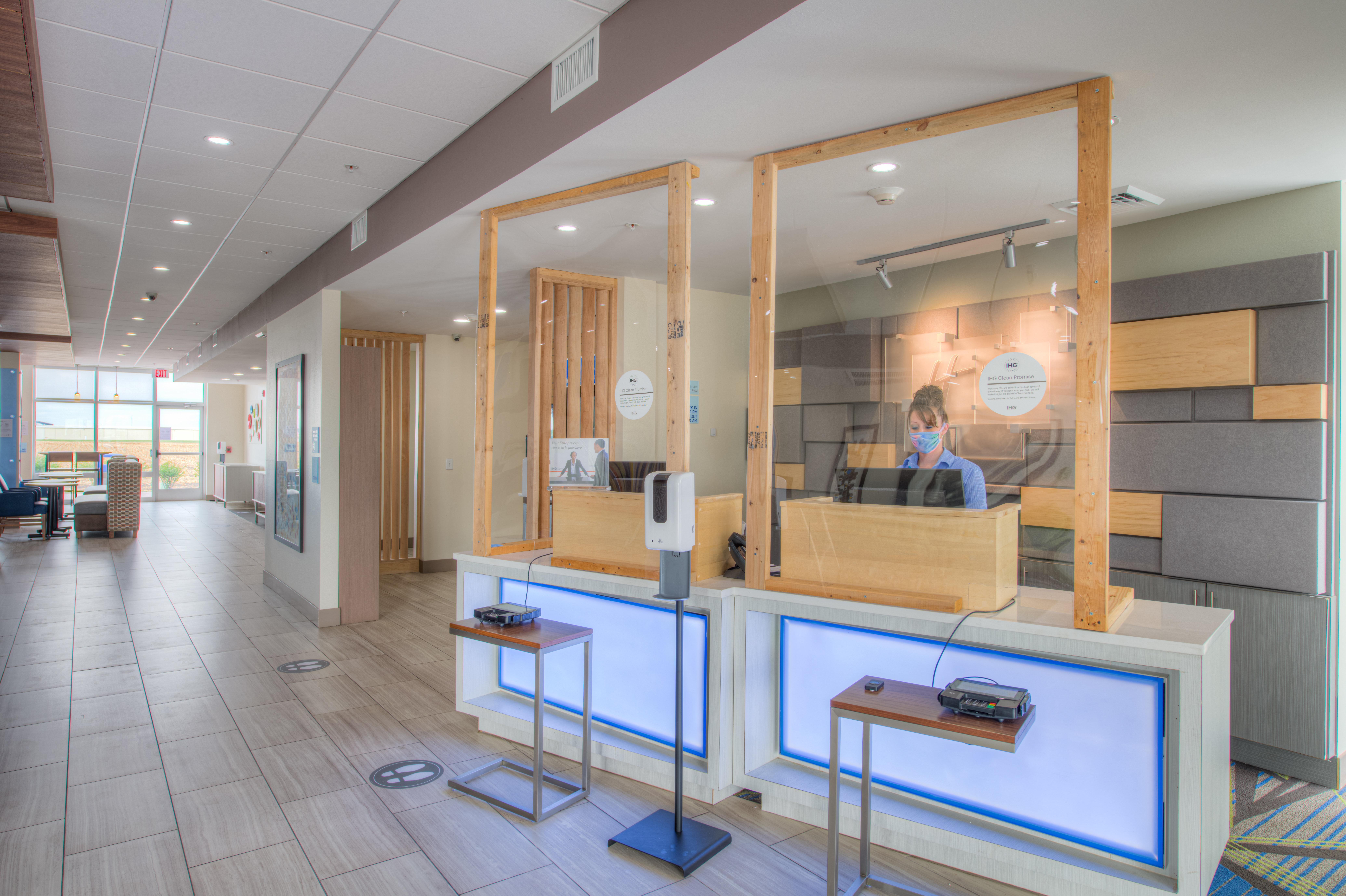 Holiday Inn Express & Suites - Remington By Ihg Exteriör bild